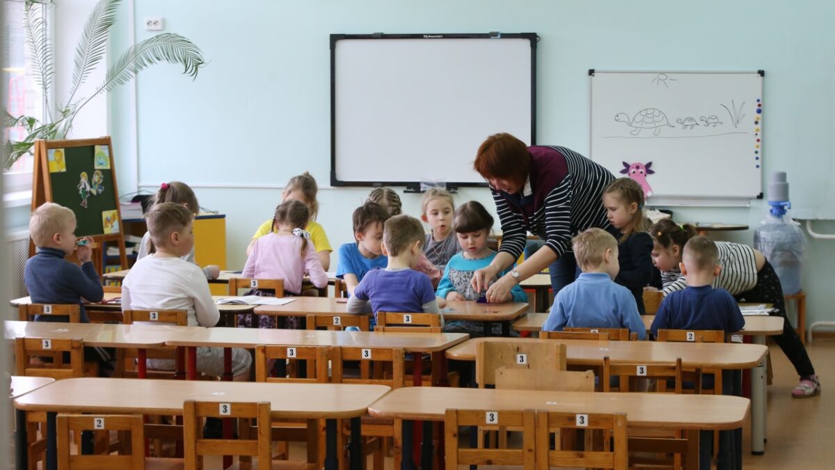 В Калининградской области работникам детсадов начали выдавать повышенную зарплату gov39.ru