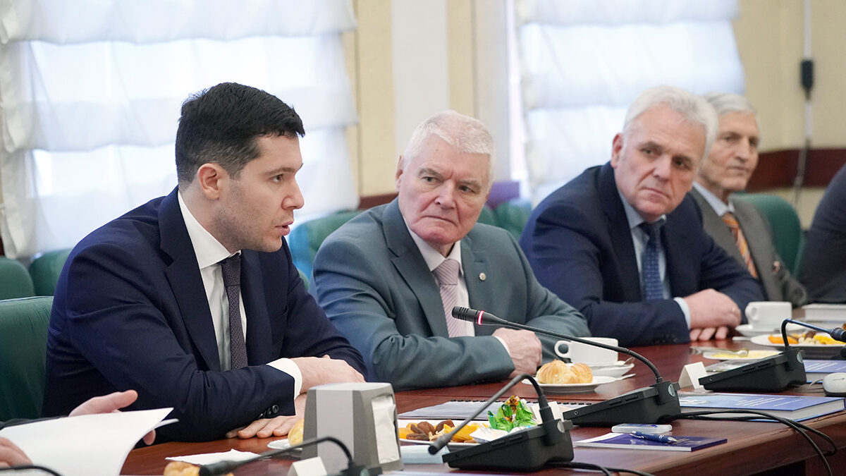 Калининградский губернатор обсудил с ветеранами госслужбы вопросы развития региона gov39.ru
