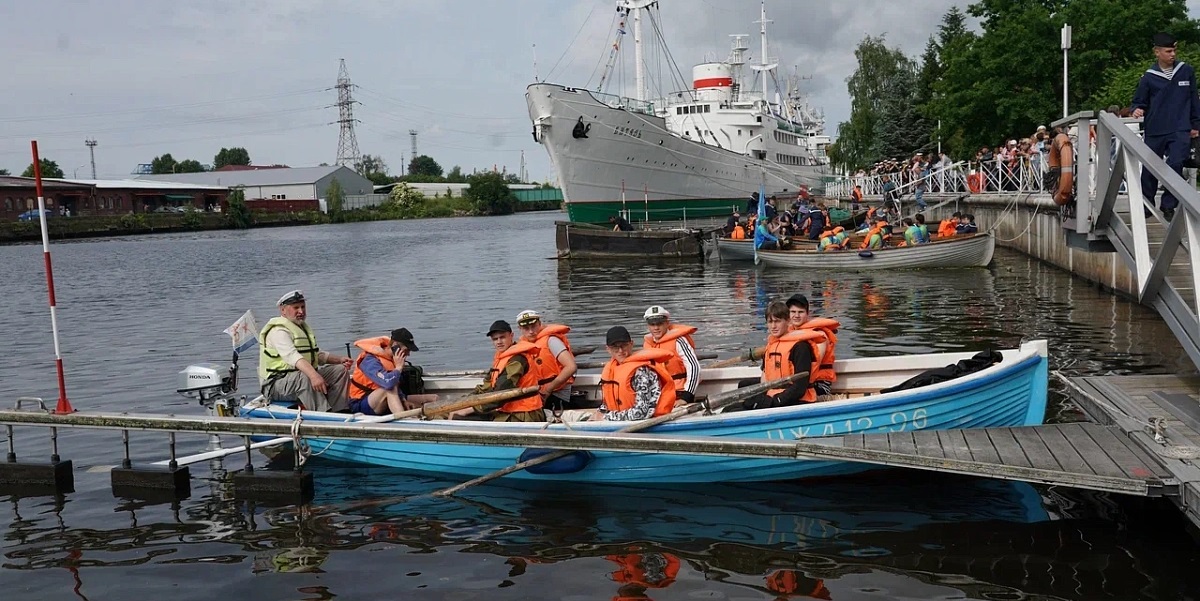 В Калининградской области курсанты и кадеты отправились в «Петровский поход» по рекам региона gov39.ru