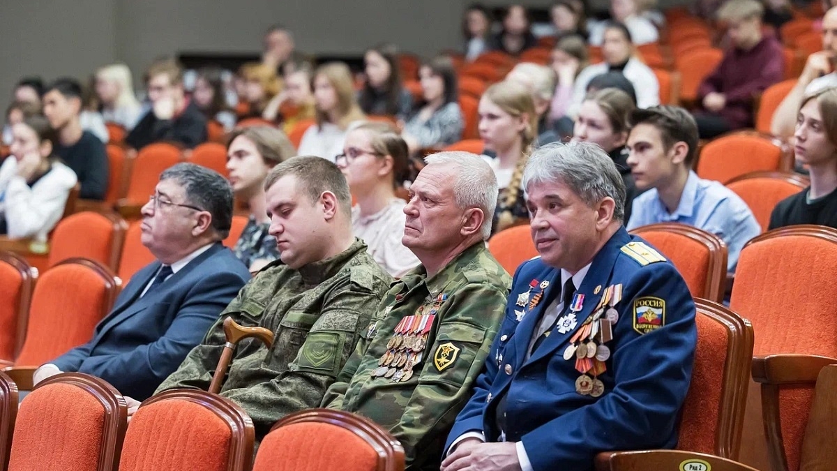 Калининградские студенты провели встречу с ветеранами боевых действий gov39.ru