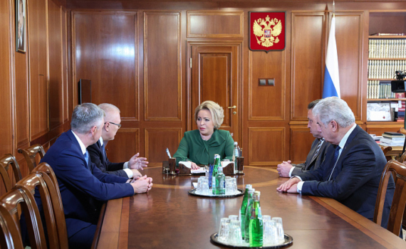 Валентина Матвиенко отметила хороший результат работы команды Александра Соколова Валентина Матвиенко отметила хороший результат работы команды Александра Соколова