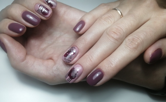 Тайны осенне-зимнего маникюра: голубой + коричневый = нежность — глубина на кончиках пальцев Тайны осенне-зимнего маникюра: голубой + коричневый = нежность — глубина на кончиках пальцев